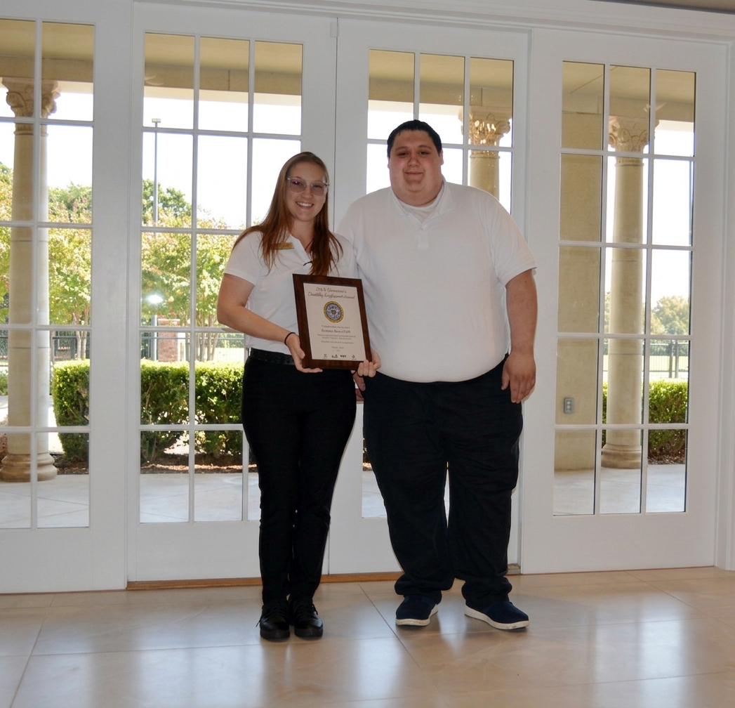 Braum's team member and manager holding their Governor's Disability Employment Award